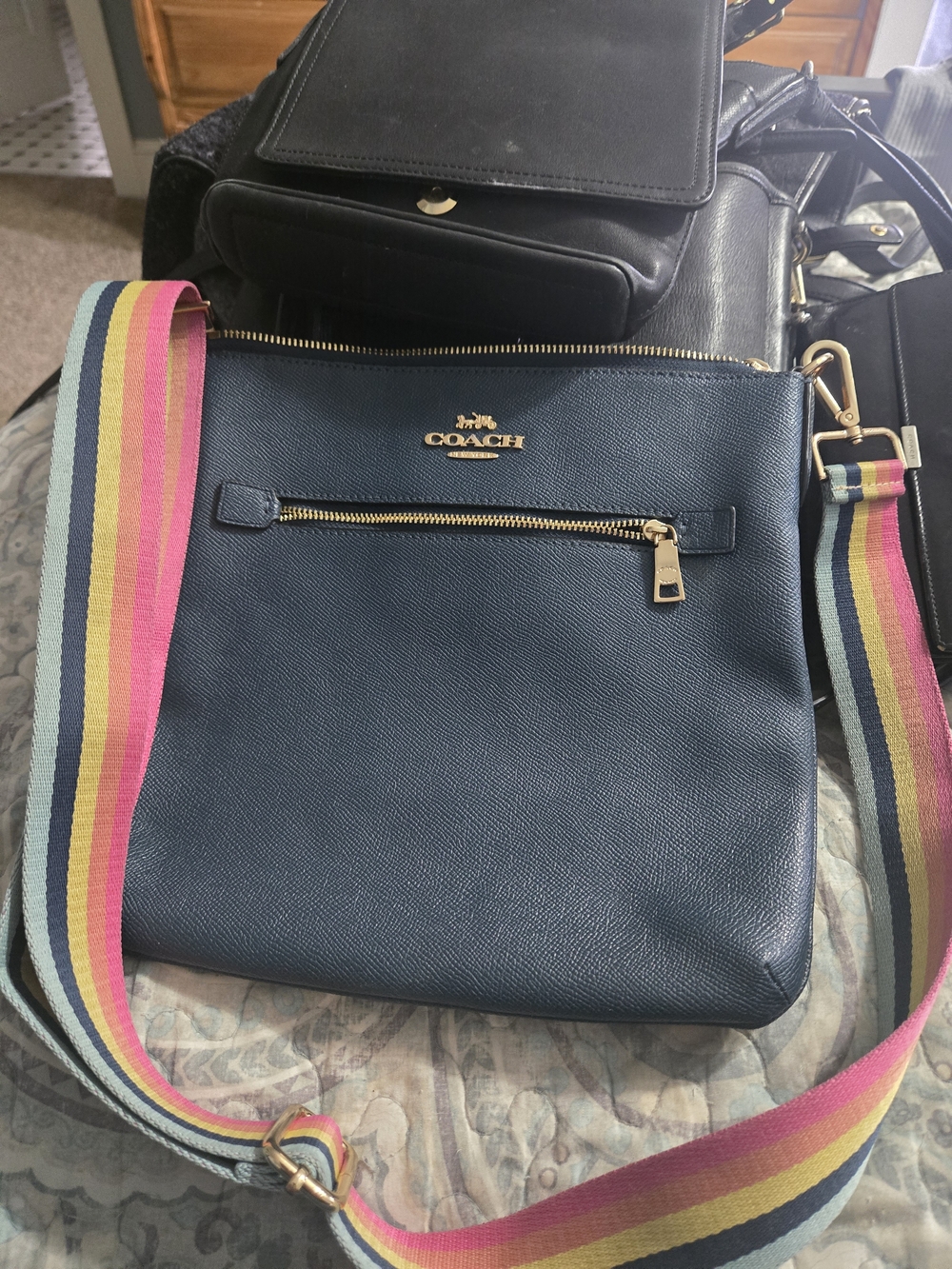 Coach Kitt Messenger Bag - Picture 1 of 3